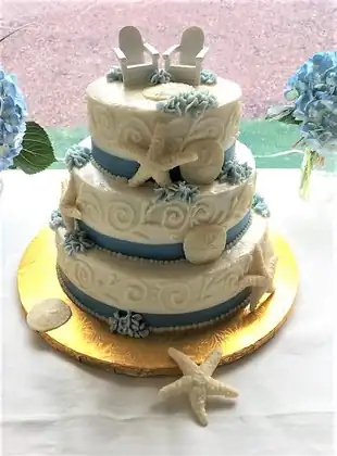 Beach wedding cake with Adirondack chairs