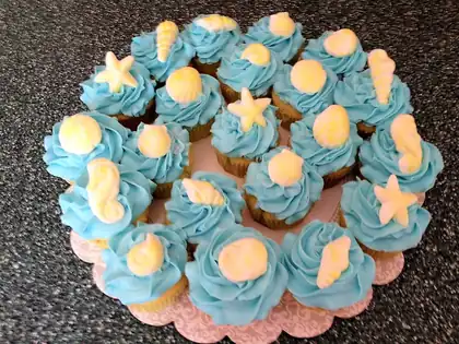Beach shell cupcakes in blue and cream frosting